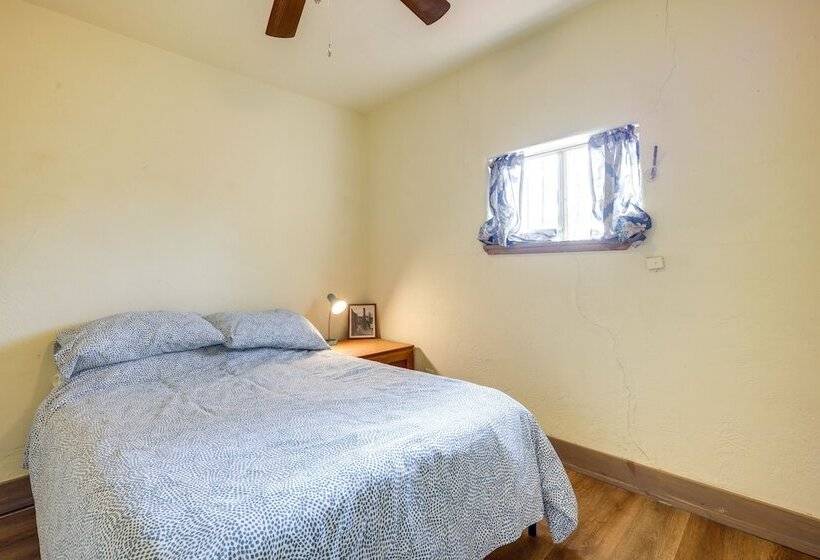 Home W/ Yard ~ 2 Mi To University Of New Mexico!