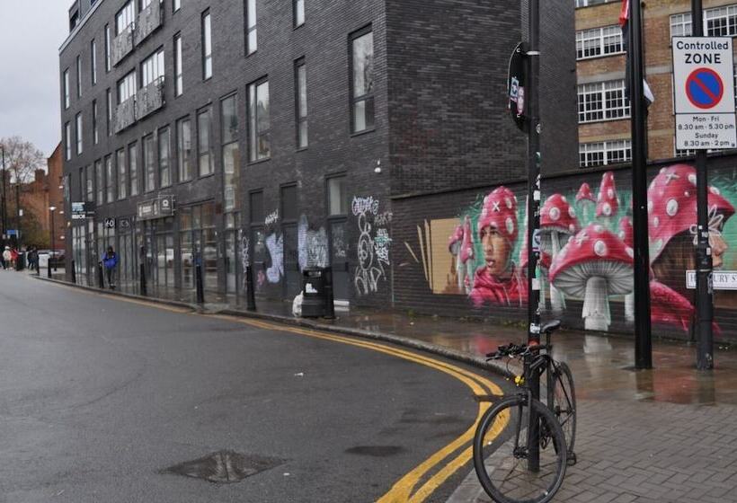 فندق Cosmos Capsule Coworking London