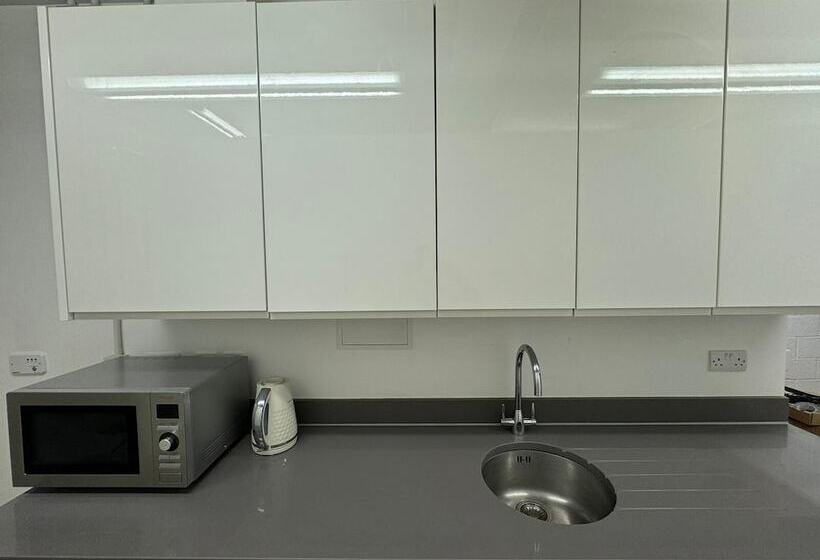 فندق Cosmos Capsule Coworking London