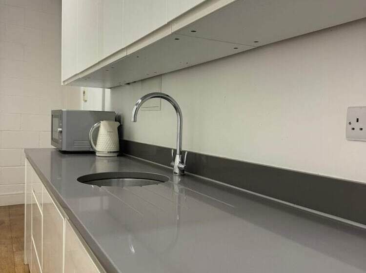 فندق Cosmos Capsule Coworking London