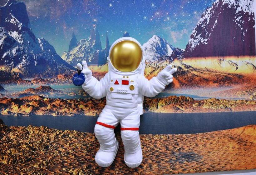 فندق Cosmos Capsule Coworking London