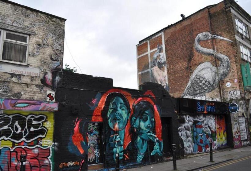 فندق Cosmos Capsule Coworking London