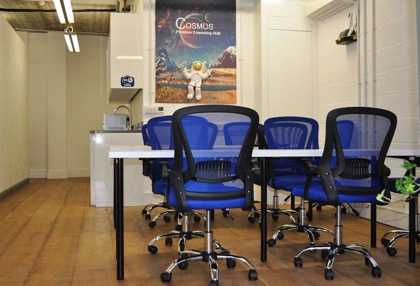 فندق Cosmos Capsule Coworking London