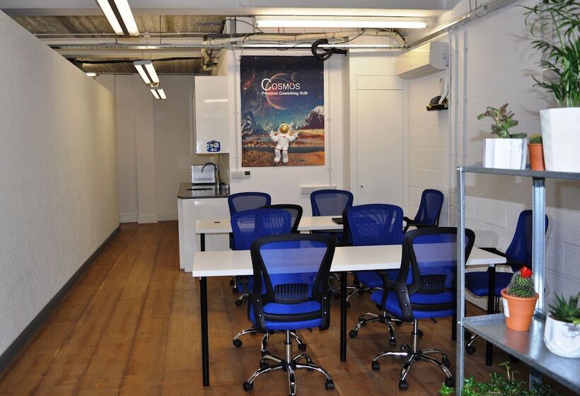 فندق Cosmos Capsule Coworking London