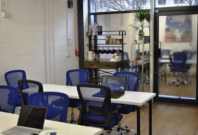 فندق Cosmos Capsule Coworking London