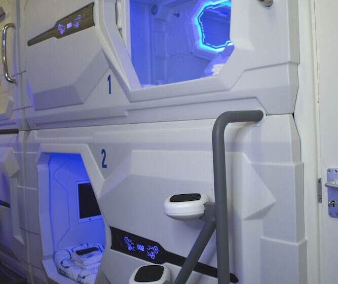 فندق Cosmos Capsule Coworking London