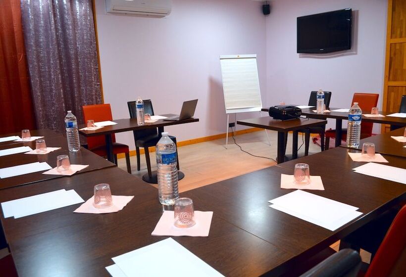 בית מלון כפרי Fh Confort Hôtel Orleans