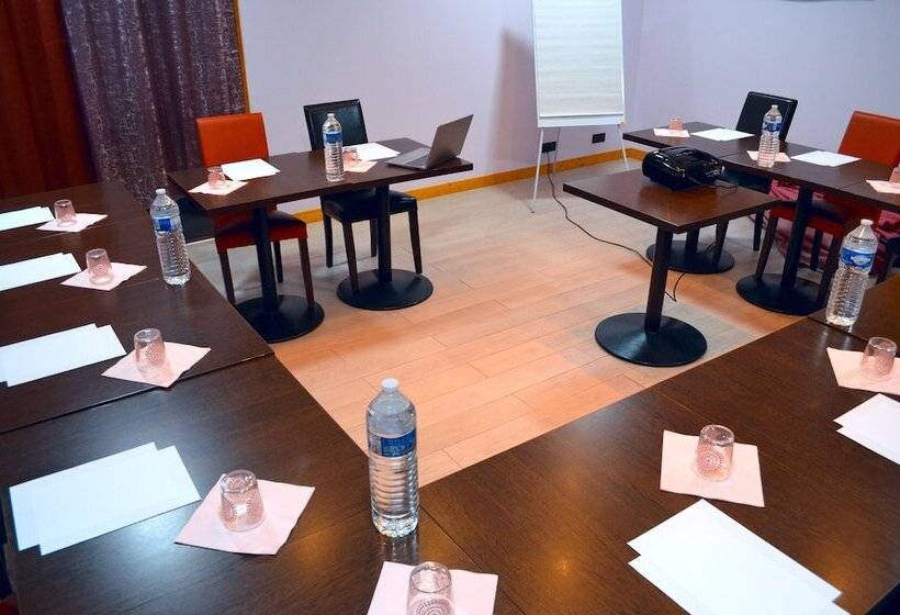 ホテル Fh Confort Hôtel Orleans