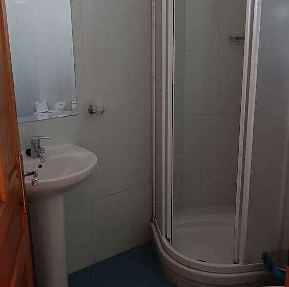 ホテル Habitaciones Restaurante Asador El Puente Galdames