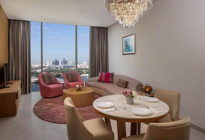 Hilton Dubai Creek Hotel & Residences