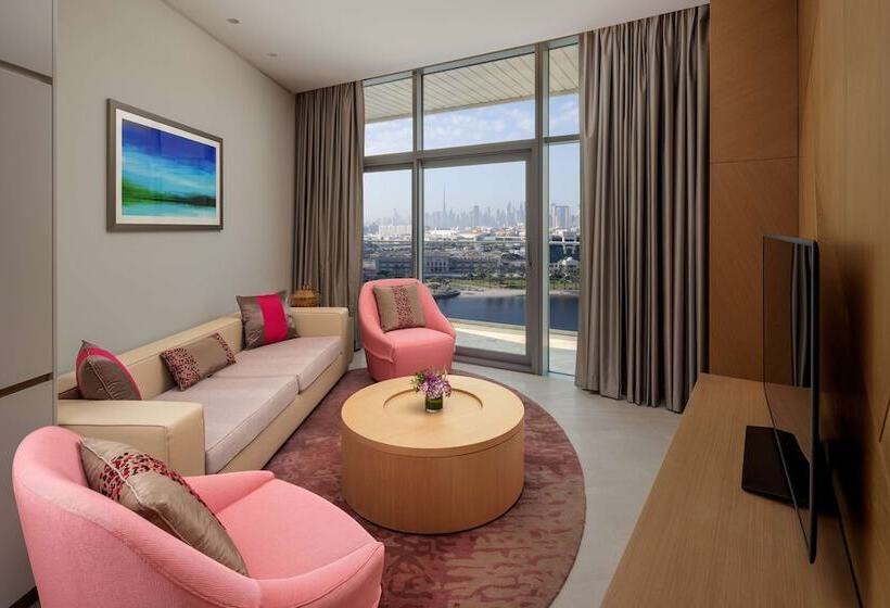 Hilton Dubai Creek Hotel & Residences