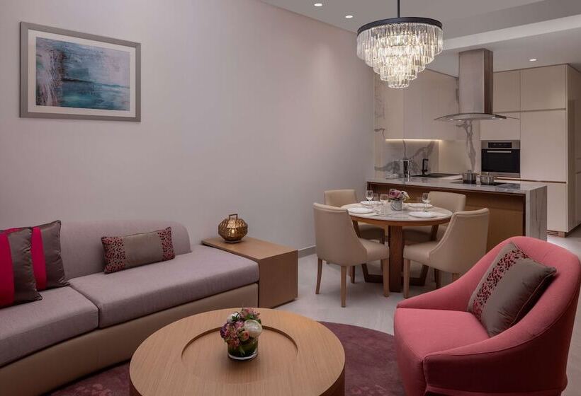 Hilton Dubai Creek Hotel & Residences