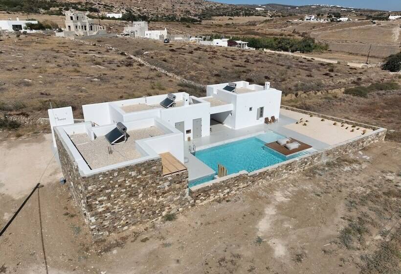 בית מלון כפרי Lil Paros Luxury Suites