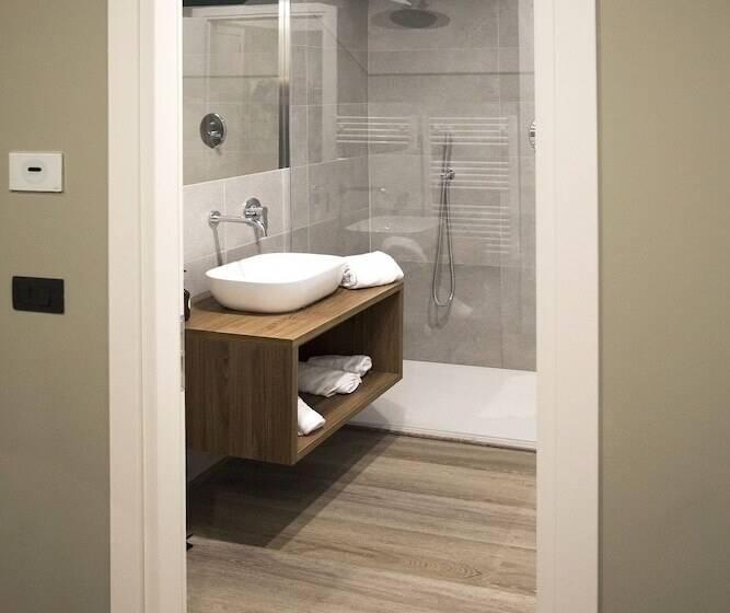 Отель Moody Smart & Comfy