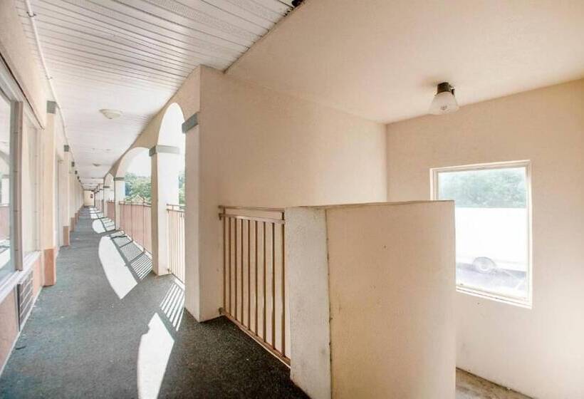 ホテル O Daylight Inn Elkhart I-90, In