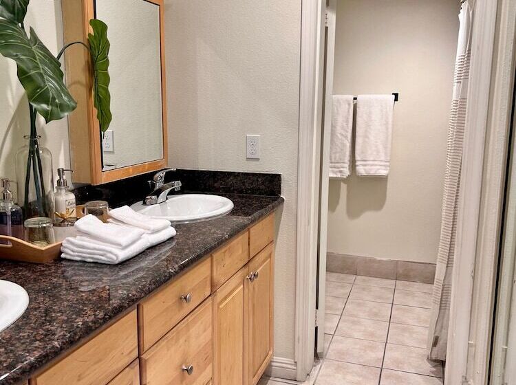 בית מלון כפרי Palm Desert Suites