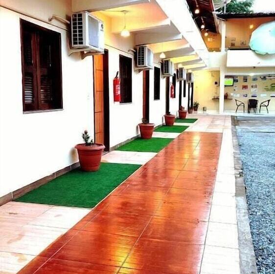 Отель Pinto Martins