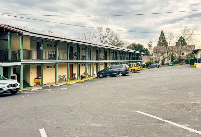 호텔 Quality Inn & Suites