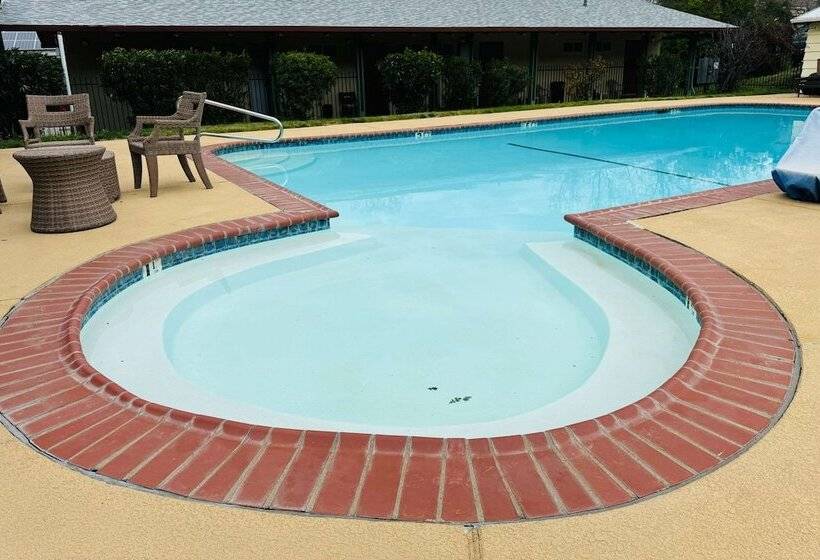 호텔 Quality Inn & Suites