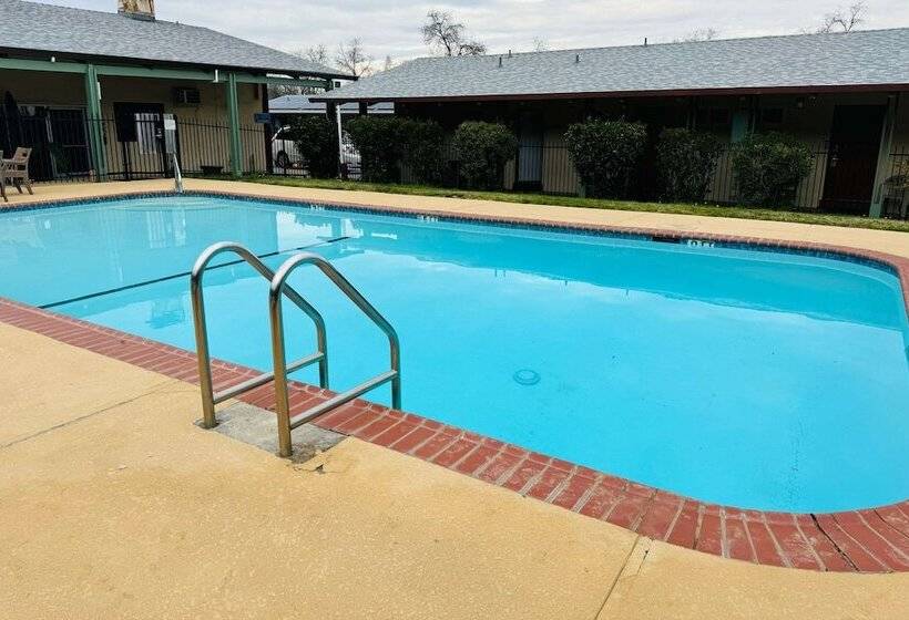 호텔 Quality Inn & Suites