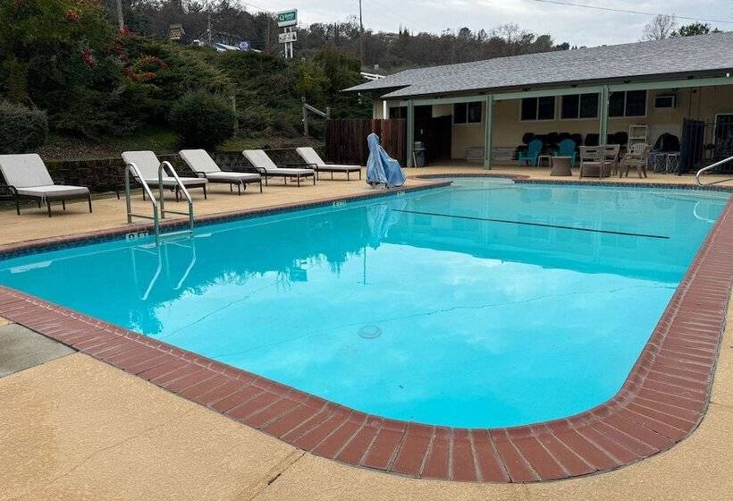 호텔 Quality Inn & Suites