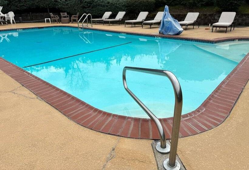 호텔 Quality Inn & Suites