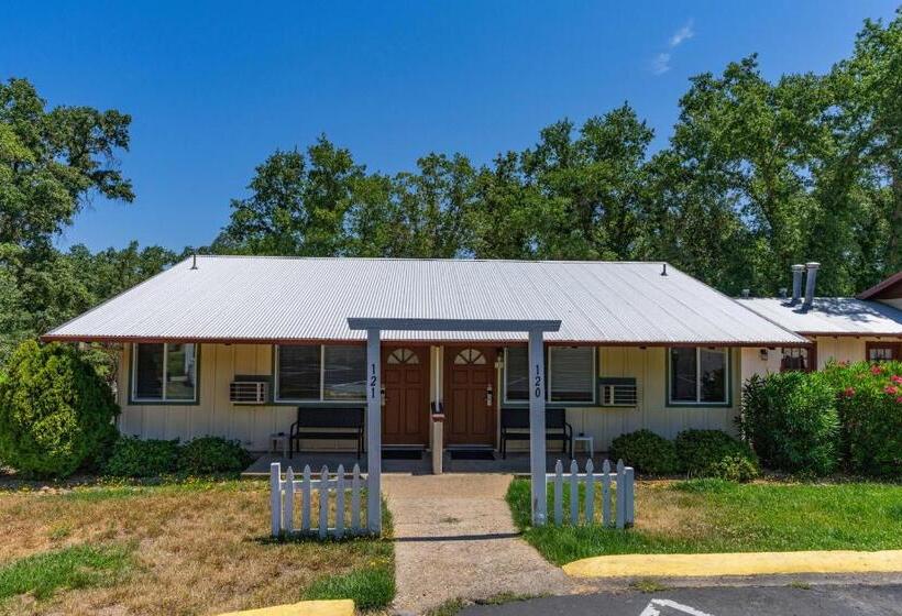 호텔 Quality Inn & Suites