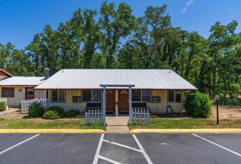 호텔 Quality Inn & Suites