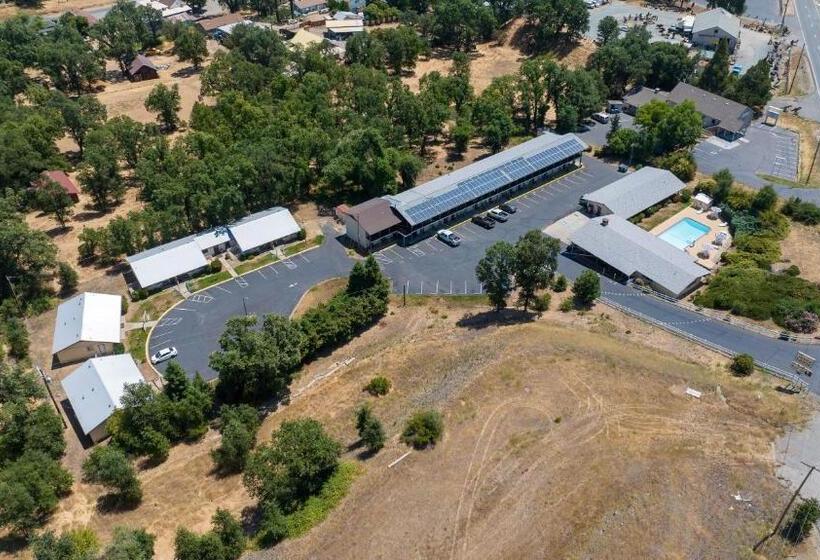 호텔 Quality Inn & Suites