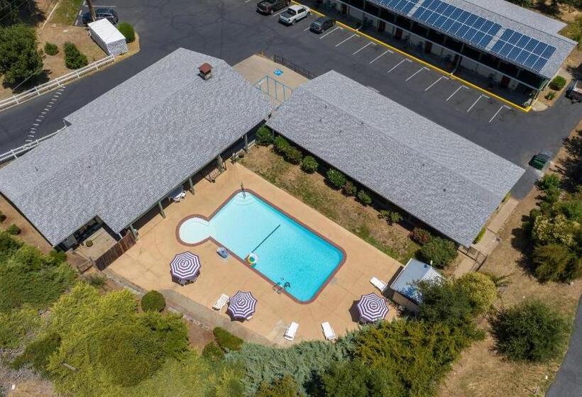 호텔 Quality Inn & Suites