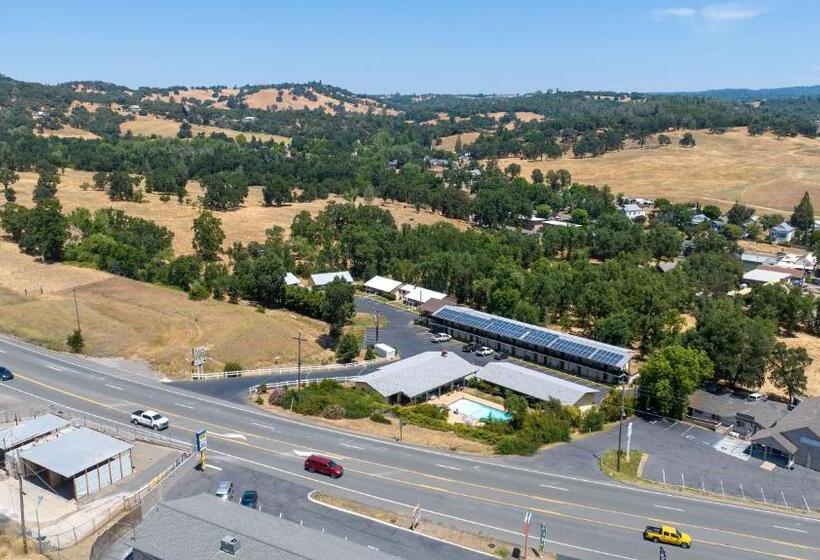 호텔 Quality Inn & Suites