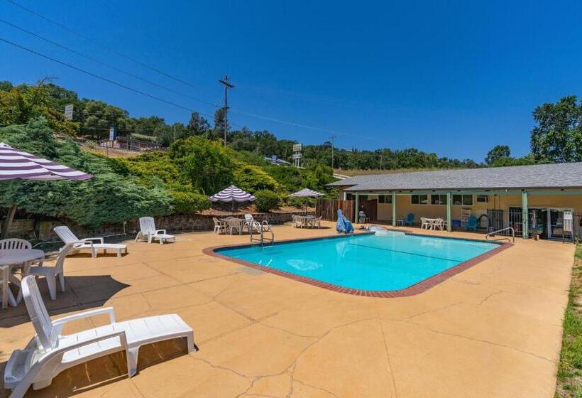 호텔 Quality Inn & Suites