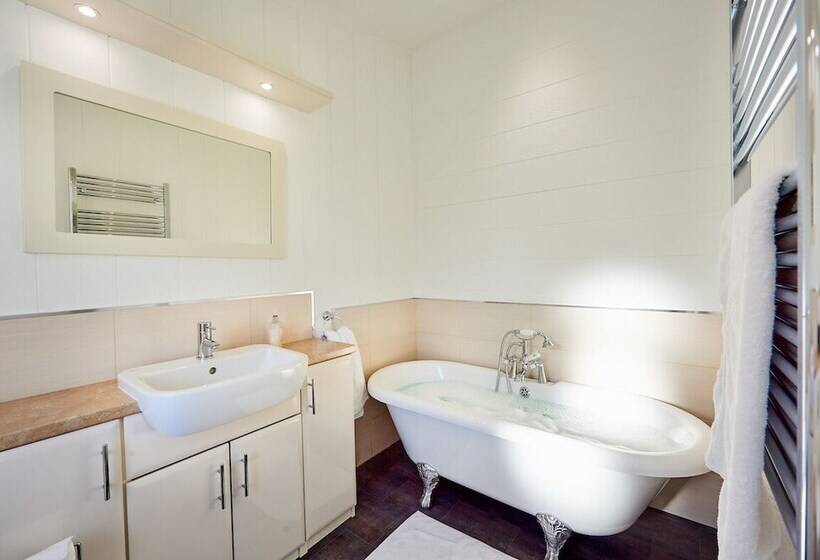 בית מלון כפרי Silverwood Resort