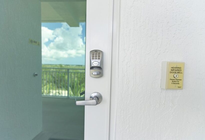 Sugarloaf Key Hotel At Koa Resort