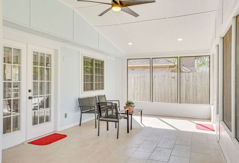 Houston Home W/ Screened Porch, Near Sugar Land!