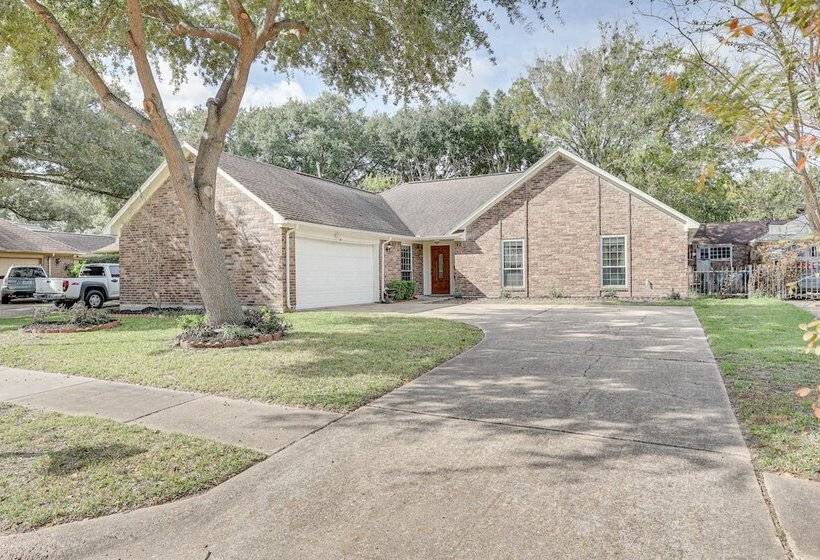 Houston Home W/ Screened Porch, Near Sugar Land!