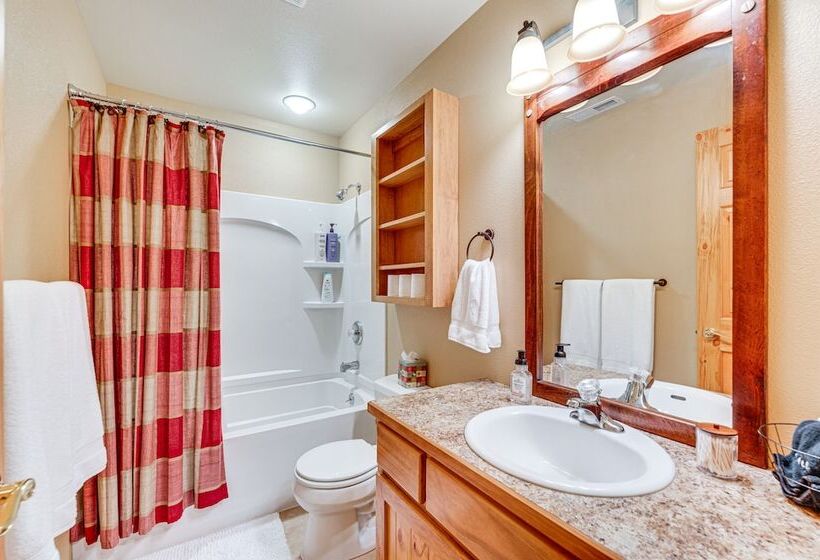 < 1/2 Mi To Marina: Grand Lake Getaway!