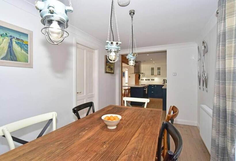 2bed Cottage Johnshaven   Family Friendy