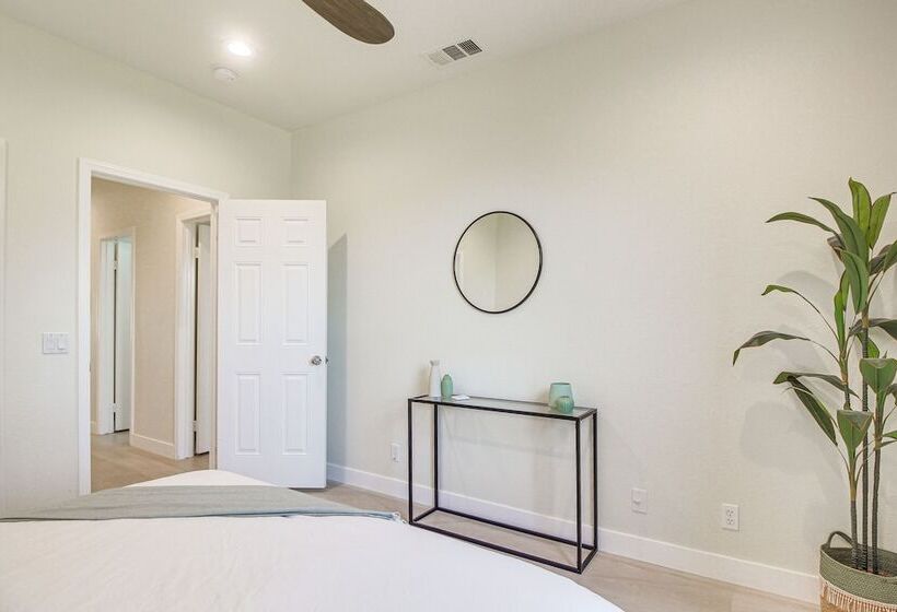 Indio Oasis W/ Heated Saltwater Pool + Hot Tub!