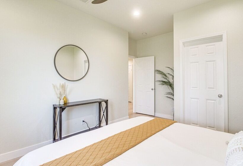 Indio Oasis W/ Heated Saltwater Pool + Hot Tub!