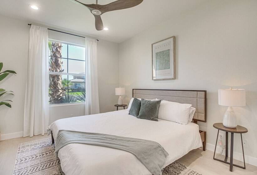 Indio Oasis W/ Heated Saltwater Pool + Hot Tub!