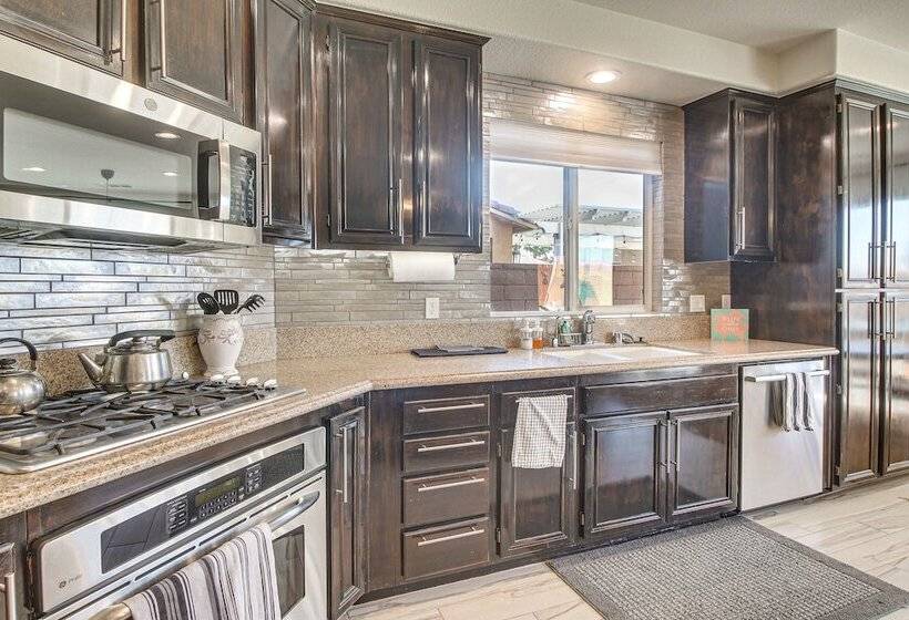 Indio Oasis W/ Heated Saltwater Pool + Hot Tub!