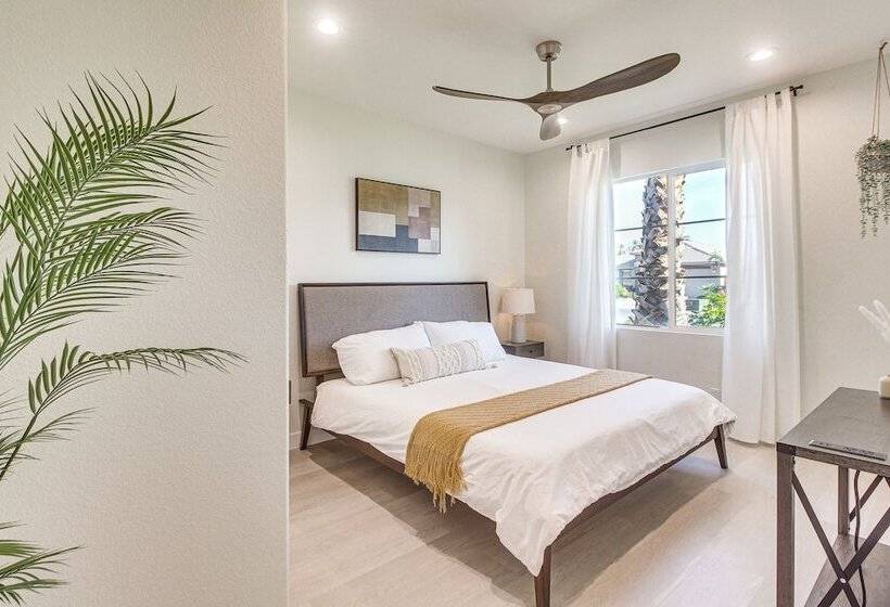 Indio Oasis W/ Heated Saltwater Pool + Hot Tub!