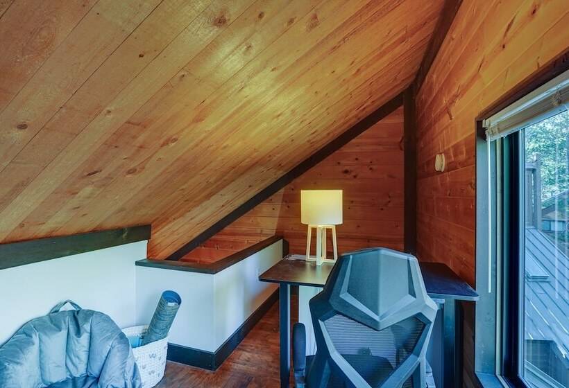 Inviting Sunriver Cabin W/ Resort Amenities!