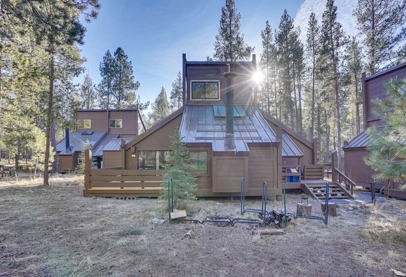 Inviting Sunriver Cabin W/ Resort Amenities!
