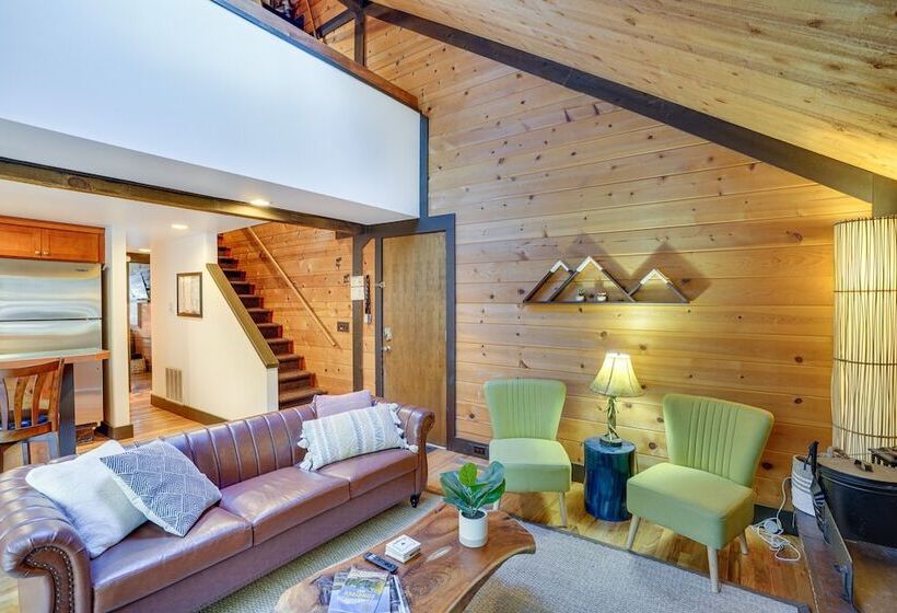 Inviting Sunriver Cabin W/ Resort Amenities!