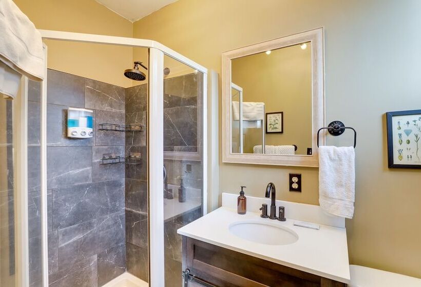 Inviting Vilas Cottage: 9 Mi To Downtown Boone!