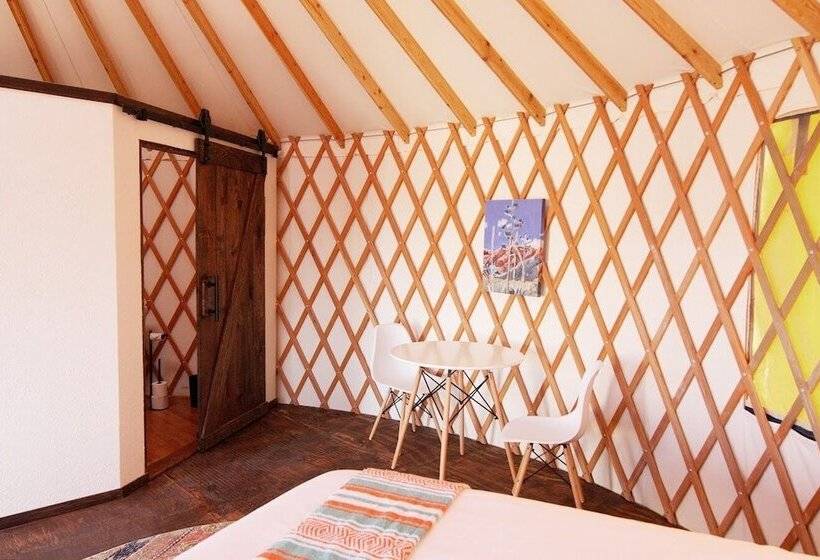 Johnny Yurts
