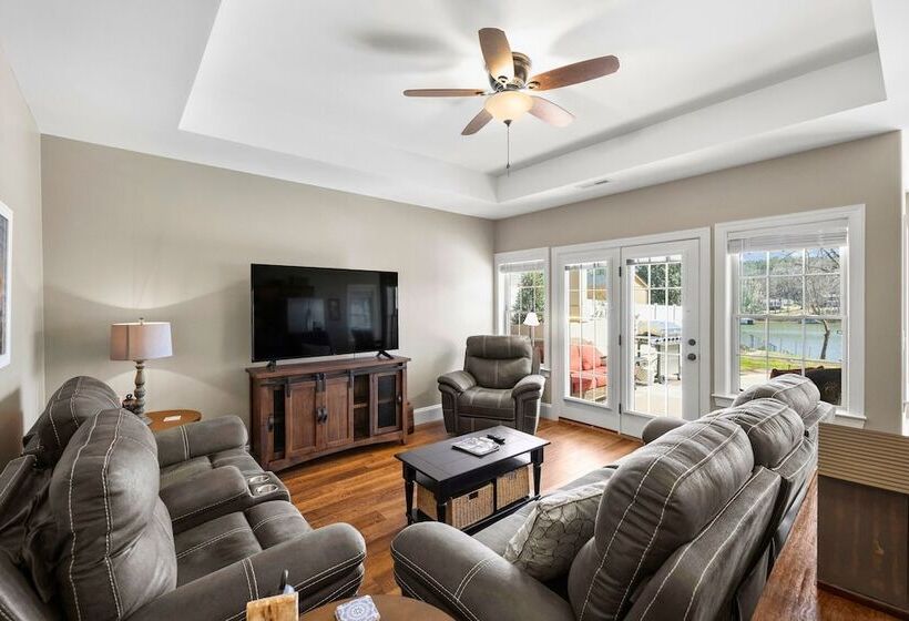 Lake Living By Avantstay Sleeps 22 + Dock, Pool