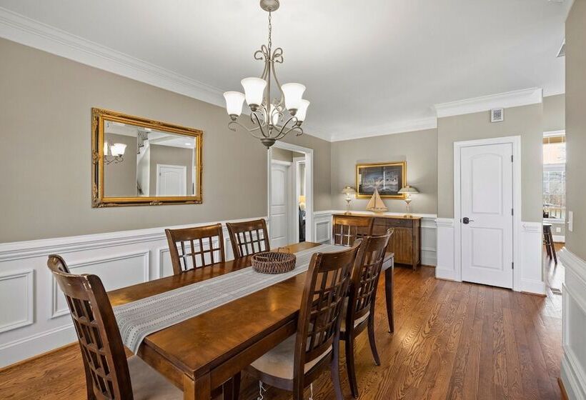 Lake Living By Avantstay Sleeps 22 + Dock, Pool